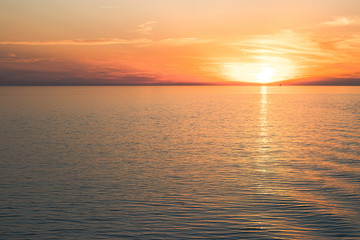 Obraz premium Sonnenuntergang auf dem Kreuzfahrtschiff