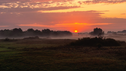 Fototapeta na wymiar Dolina Górnej Narwi, Poranne mgły nad rzeką, Narew, Podlasie, Polska