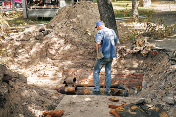 worker eliminates damage to underground heat pipes