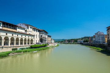 Fototapeta premium The Arno River and the Uffizi Gallery