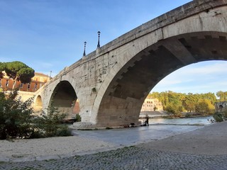 Roma - Arcate di Ponte Cestio dalla riva