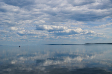 Cloudy horizont on the water