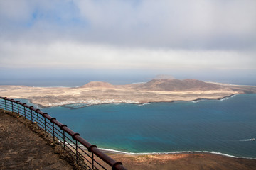 Fototapeta na wymiar Lanzarote, Blick auf La Graciosa