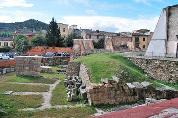 Rovine di anfiteatro romano. Teramo, Abruzzo, Italia
