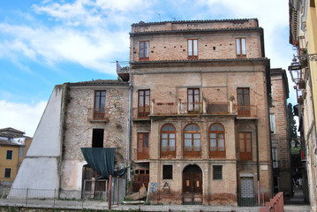 Fototapeta na wymiar Palazzo antico abbandonato
