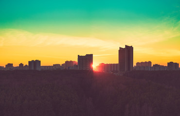 Sonnenuntergang über der Stadt. Moskau