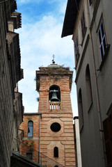 Antico campanile a Teramo, Abruzzo, Italia
