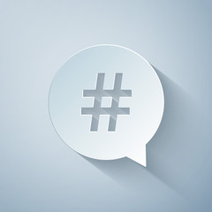 Obraz premium Paper cut Hashtag in circle icon isolated on grey background. Social media symbol, concept of number sign, social media, micro blogging pr popularity. Paper art style. Vector Illustration