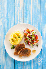 Grilled pork with mashed potatoes and vegetables