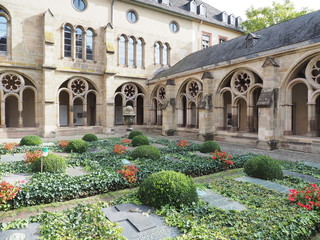 Fototapeta na wymiar Hohe Domkirche St. Peter zu Trier 