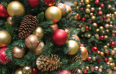 Obraz na płótnie Canvas Christmas tree ornaments background　クリスマスツリー背景