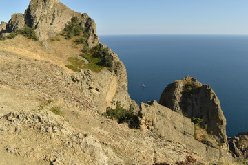 Fototapeta na wymiar beautiful view from the rocks to the sea