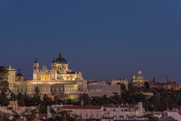 Obraz premium Madrid skyline at summer sunset