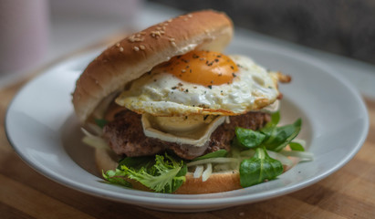 Hamburger , egg, cheese, Fodd
