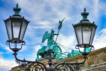 Fototapeta na wymiar Berlin am Brandenburger Tor mit Quadriga