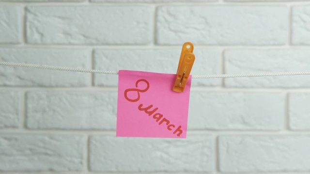 Designer rope. A note with 8 March written on a clothespin and clothesline.