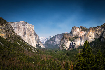 El Capitan as seen from the entrence of Yosemite Valley