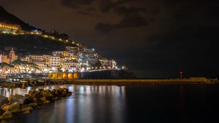Foto op Plexiglas Night view of Amalfi cityscape on coast of mediterranean sea, Italy. © k_samurkas