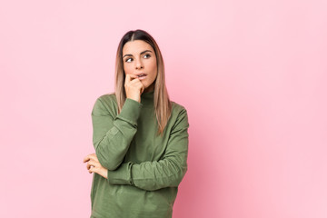 Young caucasian woman isolated relaxed thinking about something looking at a copy space.