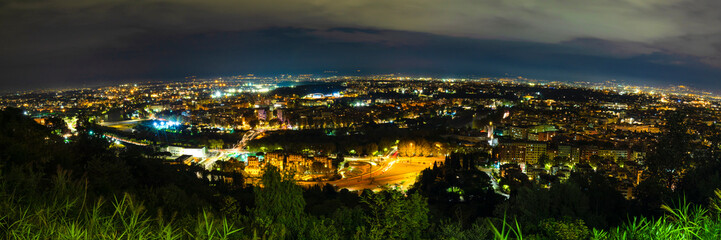 Fototapeta premium Panoramiczny widok z przeglądu The Zodiac of Rome Night