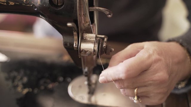 Slack Thread Regulator And Tension Discs