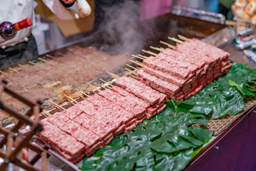 縁日の牛串焼き