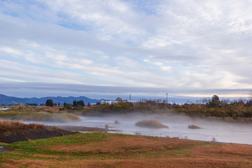 川の蒸気霧　初冬　夕方　川霧　自然現象