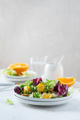Salad with oranges and walnut