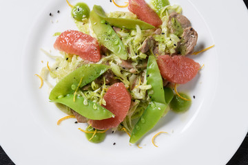 beef salad with grapefruit and peas
