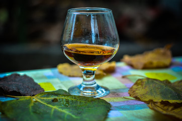 бакал с виски, алкоголь,на тюрморд