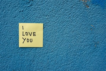 i love you message written on paper, romantic statemen on valentine's dayt