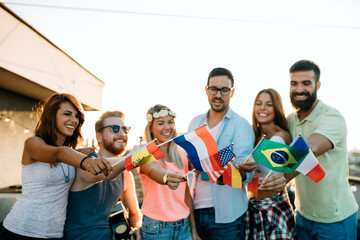 Obraz premium Friends of different culutres having fun, promoting peace without racial prejudices