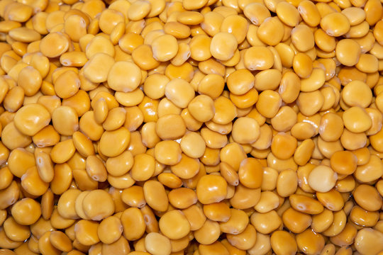 Sicilian lupins, dried fruit