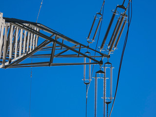 Torres metálicas, estructuras de ingeniería que sujetan los cables de cobre y que transportan la...