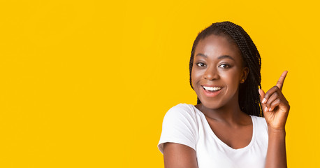 Smart black girl found great solution, raising finger up