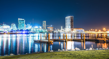 Clear sky over San Diego's skyscrapers at night