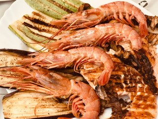 grilled king prawns and vegetables