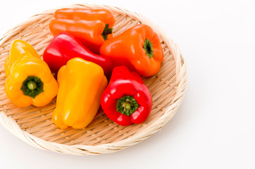 三色のカラーピーマン