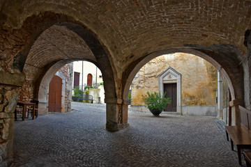 Obraz premium Fornelli, 11/23/2019. A narrow street among the old houses of a mountain village in the Molise region
