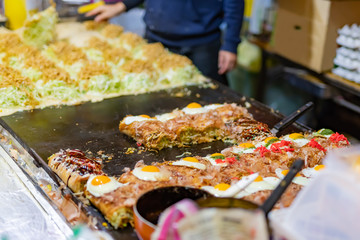 縁日のお好み焼き