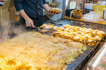 縁日のお好み焼き