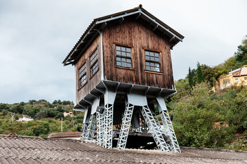 Castillete de Espinos, pozo de mina de Carbón en Mieres, Valle de Turón, Asturias. Minería