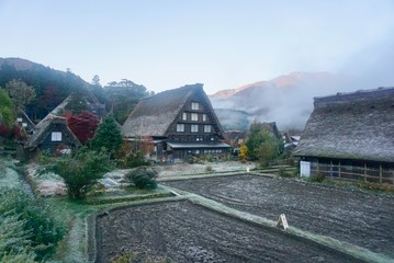 朝の白川郷