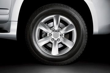 Silver Alloy wheel and brake on tyre © pbombaert