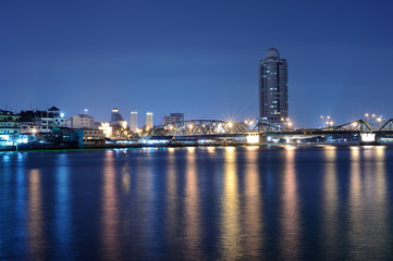 Fototapeta na wymiar Bangkok night with chaopraya river