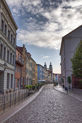 Fototapeta na wymiar Häuserzeile in der Schlossstraße in der Lutherstadt Wittenberg, Sachsen-Anhalt