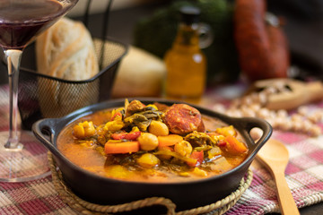 Hot chickpea and spinach stew for autumn and winter