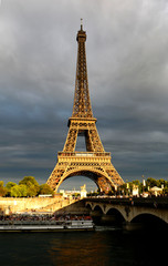 Eiffel tower golden hour