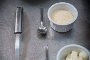 Ingredienti per preparazione di pasta al burro