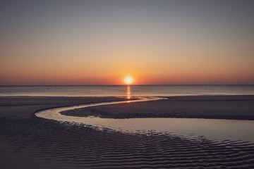 Sonnenuntergang am Strand beim Roten Kliff auf der Insel Sylt - 305478838